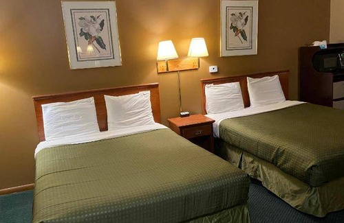 Dyersville Hotel | 28 m² Motel ∙ 4 guests