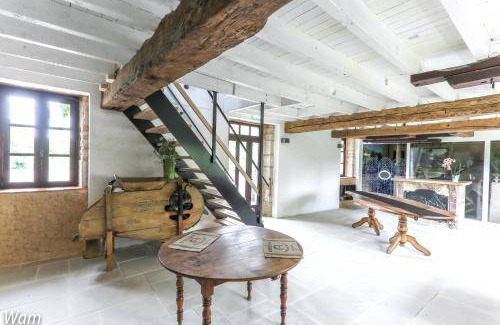 Saint-Pierre-les-Etieux Bed & Breakfast | 280 m² Bed and breakfast ∙ 2 bedrooms ∙ 22 guests