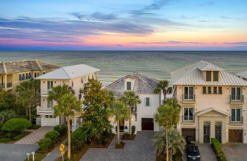 Delos House | 280 m² House ∙ 5 bedrooms ∙ 22 guests