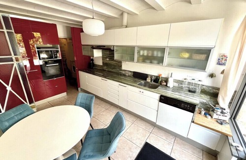 La Martelle House | 280m2 house with Wifi and terrace
