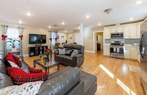 Quincy House | 284 - 5BR Boston-Peaceful House near England Aqua