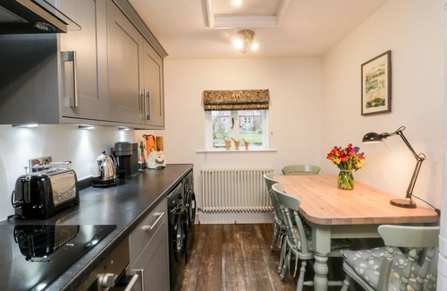 Helmsley Cottage | 29 BONDGATE, pet friendly, character holiday cottage in Helmsley