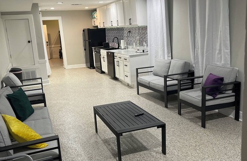 Broadmoor Apartment | 29 days for the price of 7 days in a beautifully renovated 2 bedroom 1 bath!
