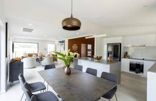 Caversham House | 290 m² House ∙ 4 bedrooms ∙ 8 guests