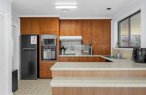 North Bendigo House | 290 m² House ∙ 3 bedrooms ∙ 7 guests