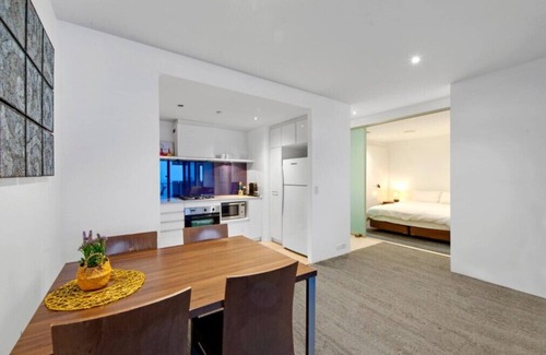 Surfers Paradise Apartment | 29th Floor - Oceanfront & City Horizon Bliss