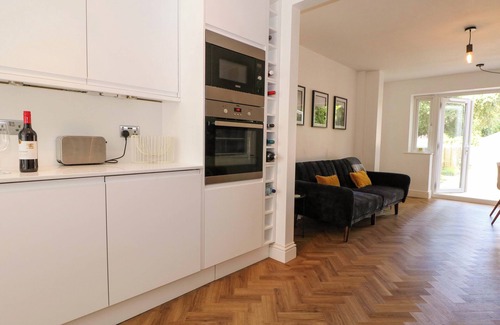 Langstone Cottage | 2A THE MEWS, family friendly, character holiday cottage in Langstone