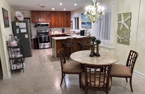 Sarasota Cottage | 2Bd+2 Ba beach cottage w/private front/back yard, screened porch, firepit, grill