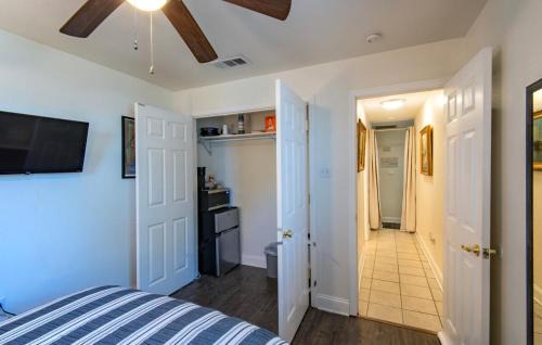 Gentilly House | 2bd-2ba Adorable Home w Yard in Gentilly