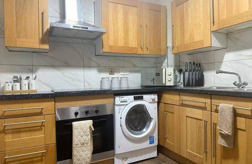 Sudbury Apartment | 2BDR En suite Wembley Apartment Retreat