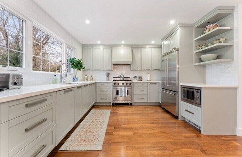 Burlington House | 2bdrm Spacious home in Burlington