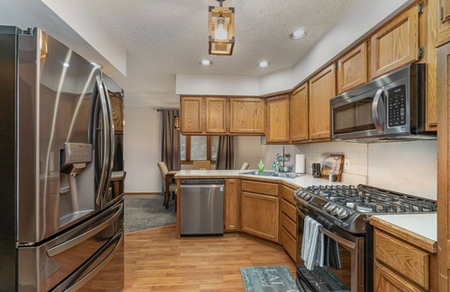 Saginaw House | 2bed 1 1/2 bath plus office with Futon, nice area of Saginaw! Sleep up to 6 ppl