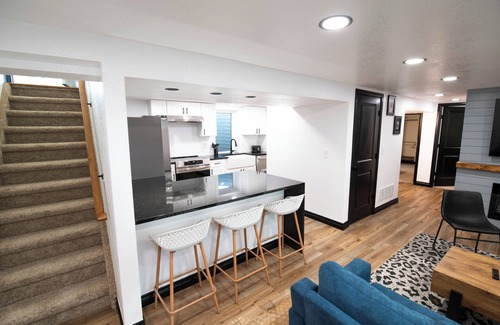 West Westminster Apartment | 2Bed/1Bath Guest suite 20min from Boulder/Denver