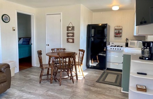 Gladstone Cottage | 2bed 1bath LAKE MI Fishing Cabin WiFi AC Deck Firepit Kayak Paddle Boat Dock #8