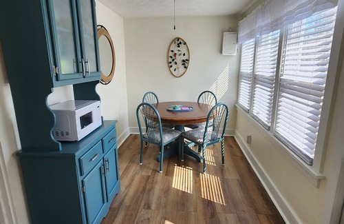 Gladstone Cottage | 2bed 1bath LAKE MI Fishing Cabin WiFi AC Deck Firepit Kayaks Paddle Boat Dock #7