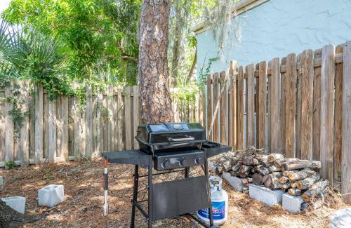 Central Sarasota Apartment | 2bed 1bath Suite minutes to Downtown, Beaches, Restaurants, Theaters and MORE