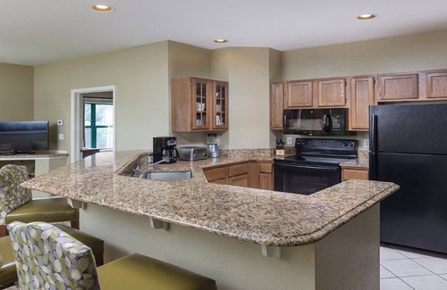 Sevierville Resort | 2Bed/2Bath - Smoky Mountains Retreat! Gorgeous Views, Pools, + More!