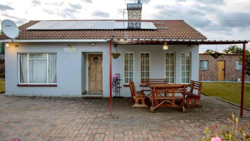 Harare House | 2Bed-4Guests-Garden-NearCentre&Attractions