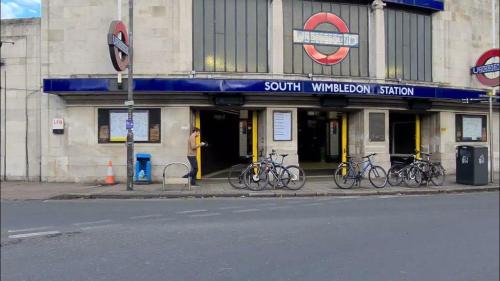 Wimbledon Apartment | 2bedroom sleeps 5 Raynes Park London 30min to Central London Family Friendly