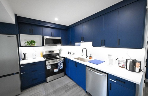 Northwest Calgary House | 2BR, 1.5Bath, Full Kitchen+Coffee, Ravine View.