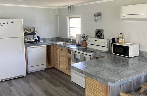Diamond City House | 2br 1 bath lake getaway 1 block from lake, easy walk