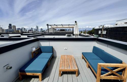 Broadway House | 2BR 2BA Capitol Hill Cozy Haven- Rooftop