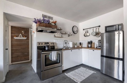 Rincon Heights Apartment | 2BR, 6 Min to UofA – BBQ, Sunshine & Cozy Vibes!