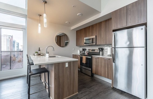 West Bellevue Apartment | 2BR | Balcony, Gym, Lounge | Bellevue | Sophari C