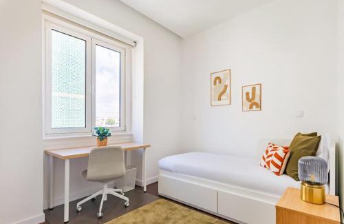 Penha de Franca Apartment | 2BR Cardiff Apartment with Balcony