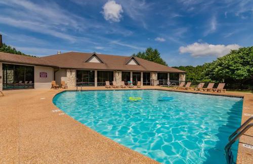 Branson West House | 2BR Condo - Near SDC - 2 Pools - Golf Onsite - FREE TICKETS INCLUDED - SB 9-5