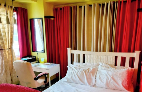 Project 8 Condo | 2Br Deluxe End-Unit Condo with Balcony. Overlooking Amenities. Sunrise Views.
