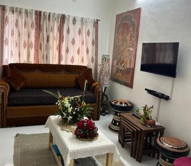 Kolkata Apartment | 2BR Dhakuria Apartment - Dev's Corner