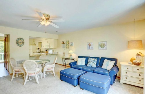 Duck Condo | 2BR Duck Condo: Walk to Beach, Pool & Tennis