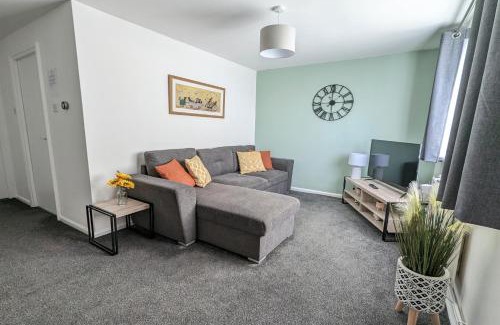 Doncaster Apartment | 2BR-Gayton Apt-FREE Parking-WiFi-Full Kitchen-Workers