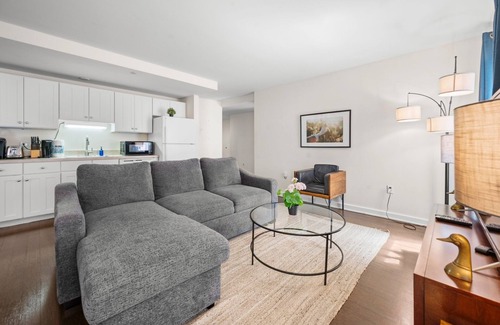 Theatre District Apartment | 2BR in Downtown Boston 1869