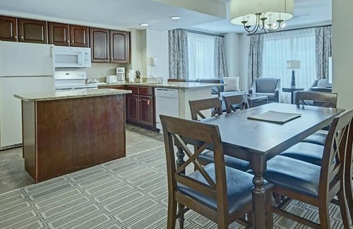 Old Town West Condo | 2br Lockoff Condo Visit U.S. Capitol