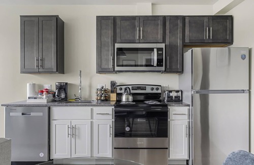 New Center Detroit Apartment | 2BR Luxury Suite Near Henry Ford