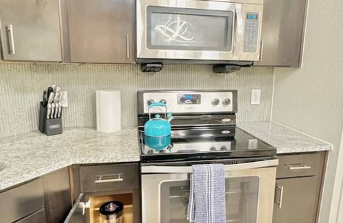Wetmore Apartment | 2BR Modern 2mi to Six Flags, La Cantera & Dining