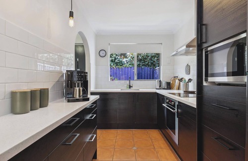 Inglewood Villa | 2BR Modern Haven in Inglewood