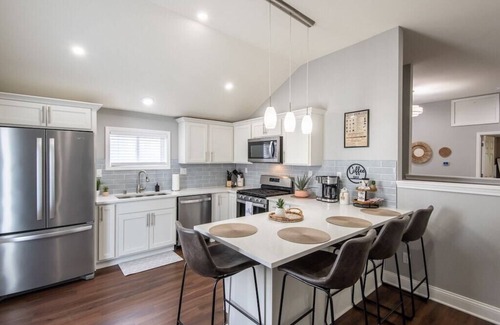 Lower East Side Apartment | 2BR Modern Luxe Unit, Prime East Side Location