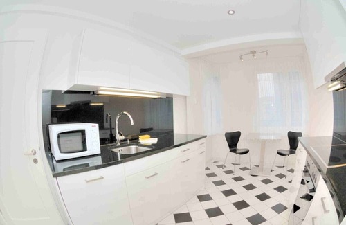 Seefeld Apartment | 2BR near lake (Flower 23)