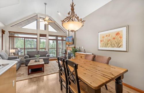 Nicklaus North Apartment | 2BR Nicklaus North Mountain View Golf Course Green Lake Free Parking