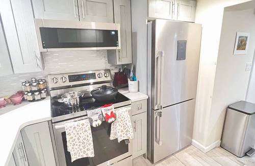 Bay Shore Apartment | 2br Private Apt, Pet Pal, Events, LTR, STR, Cozy