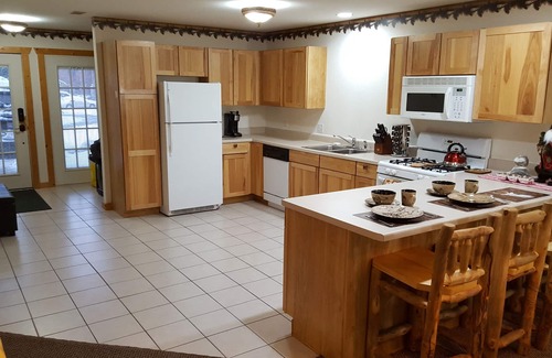 Oglesby Villa | 2BR Rustic Villa Retreat Next to Starved Rock State Park