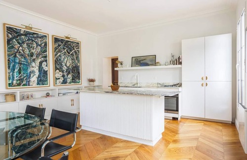 Quartier de la Porte-Saint-Denis Apartment | 2BR Spacious and Bright Luxurious Flat With AC