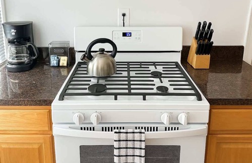 Wrigleyville Apartment | 2BR Steps from Wrigley Field
