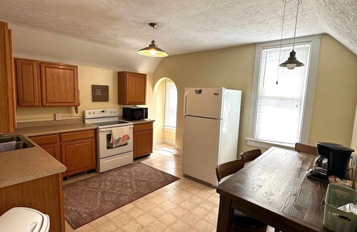 Bloomington Condo | 2BR Upper Condo in Excellent Area