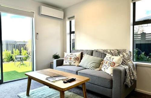 Upper Riccarton House | 2BRD 2BTH Riccarton townhouse FREE car park