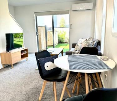 Upper Riccarton House | 2BRD 2BTH Riccarton townhouse FREE car park