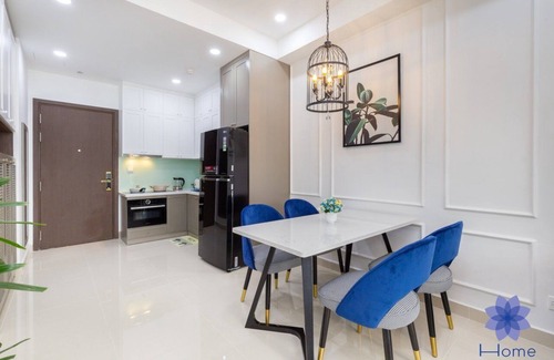 Tan Binh Apartment | 2BRs Apartment in Modern Building w/Free Gym, Pool and Airport Pick up